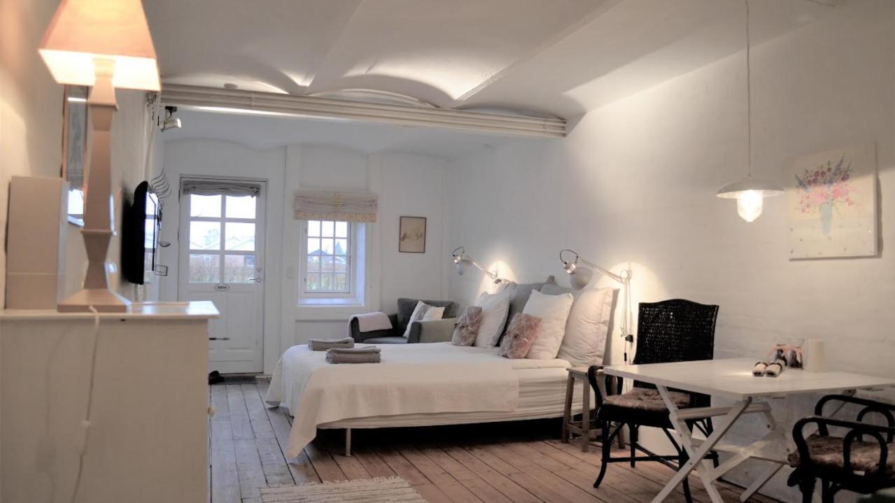 Store Ejlstrup Bed & Breakfast Odense Bagian luar foto